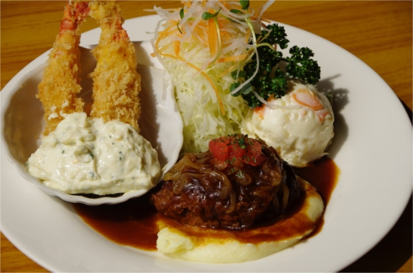 煮込みハンバーグ＆エビフライ